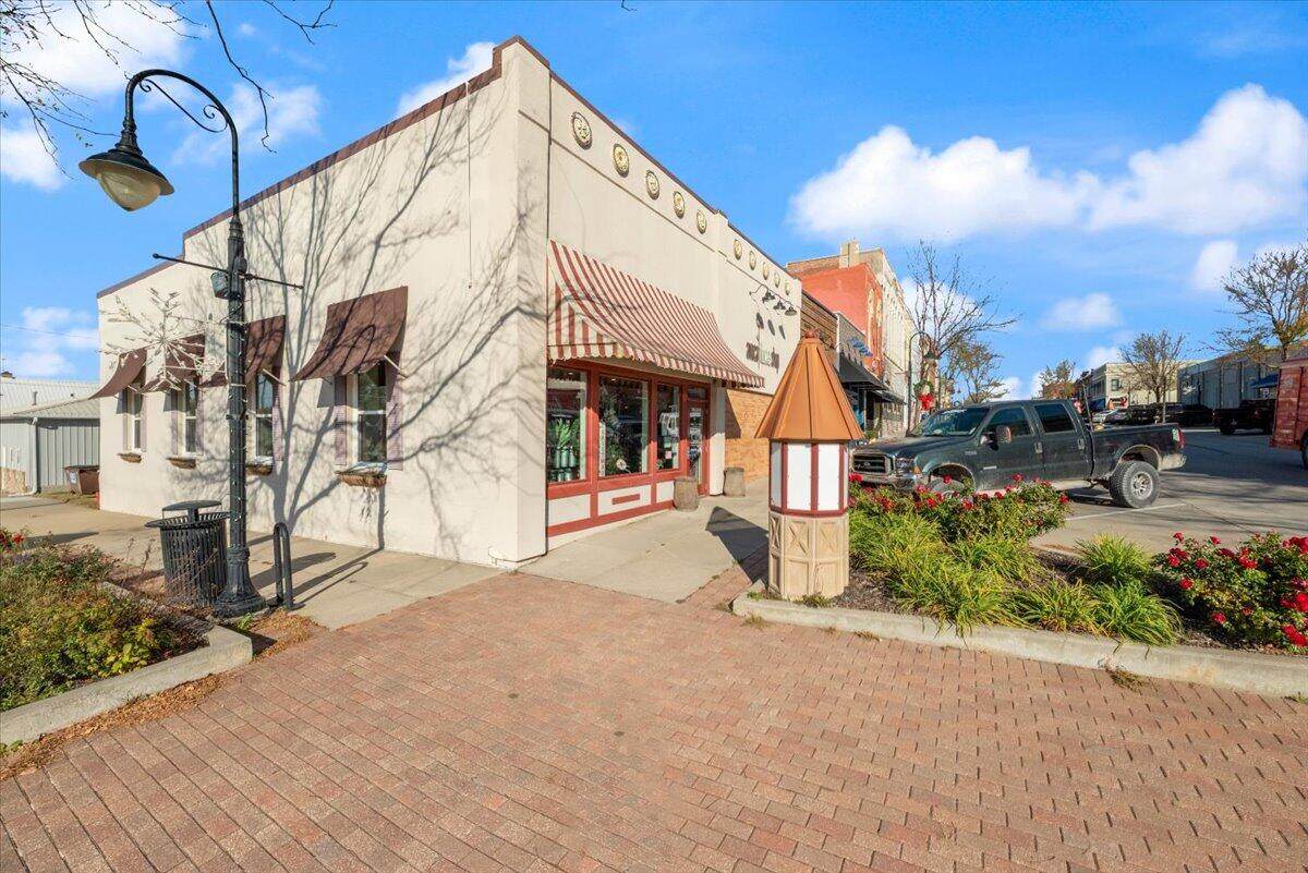 180 Elm - Photo 1