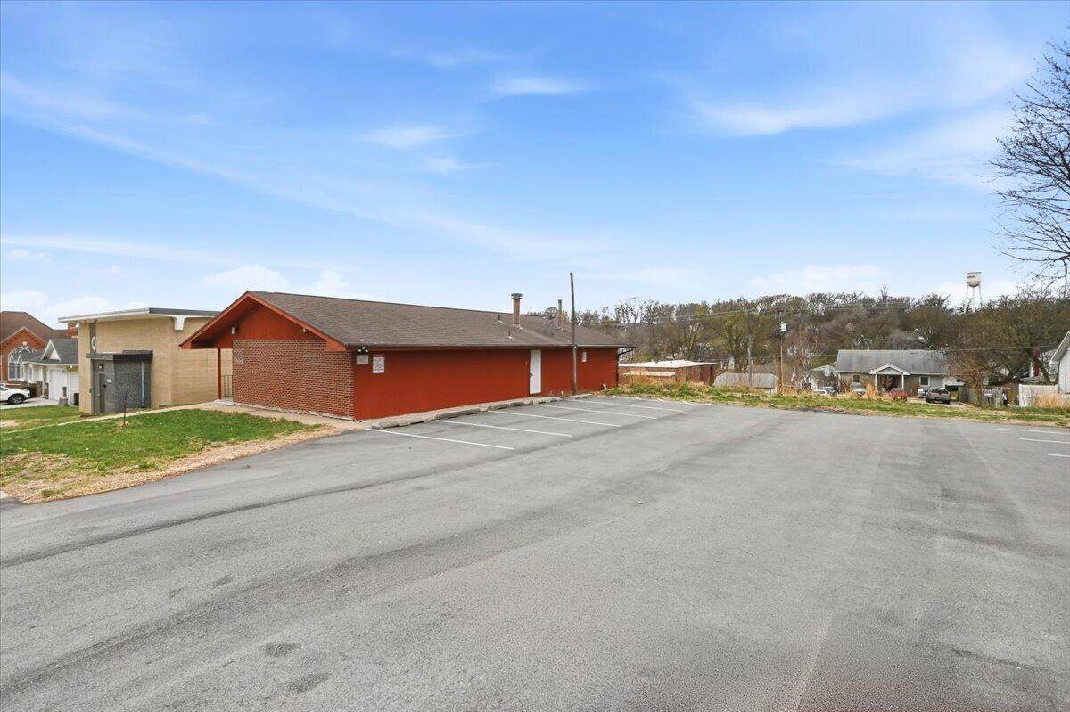 208 Walnut - Photo 1