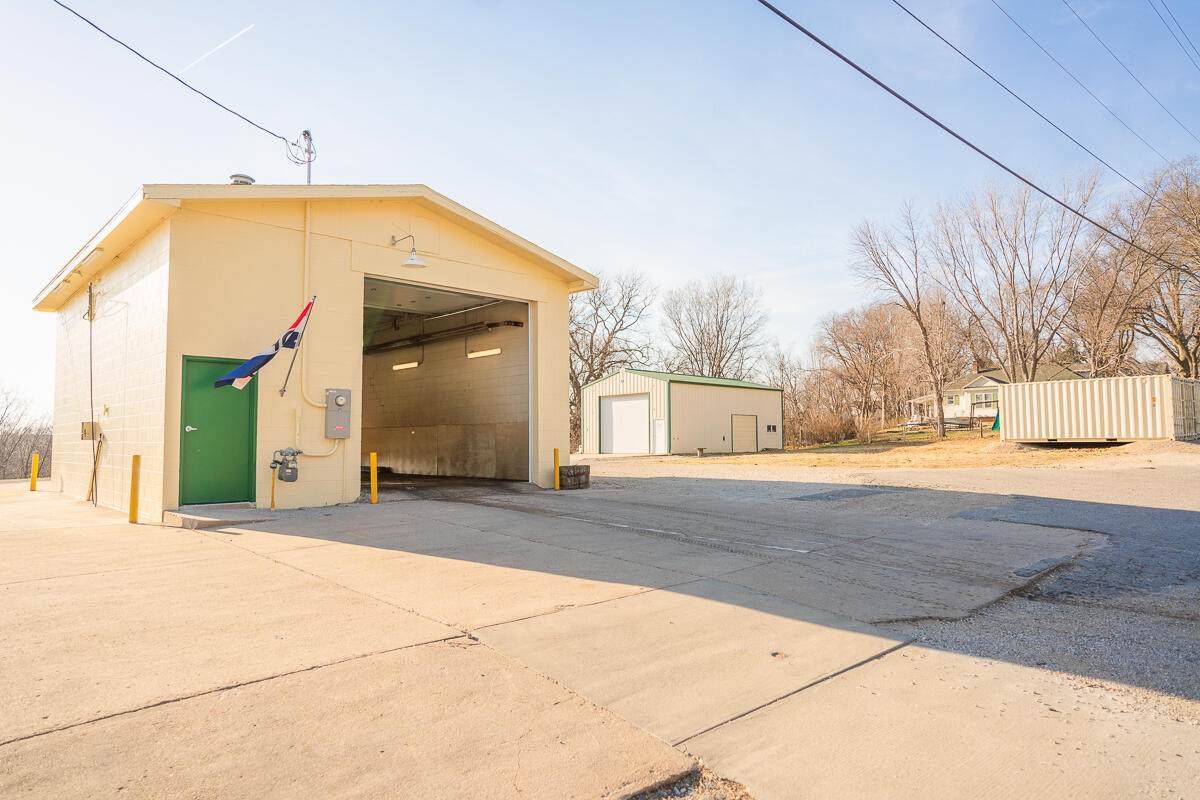 300 & 302 Main - Photo 1