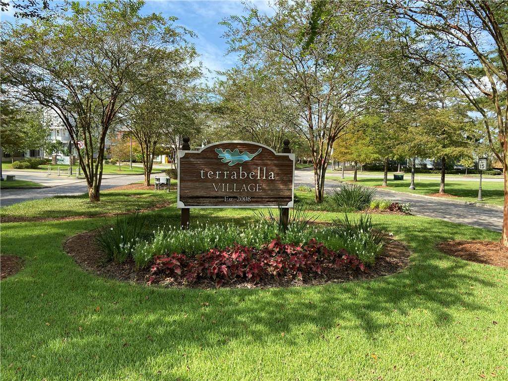 813 Chretien Point Avenue - Photo 1