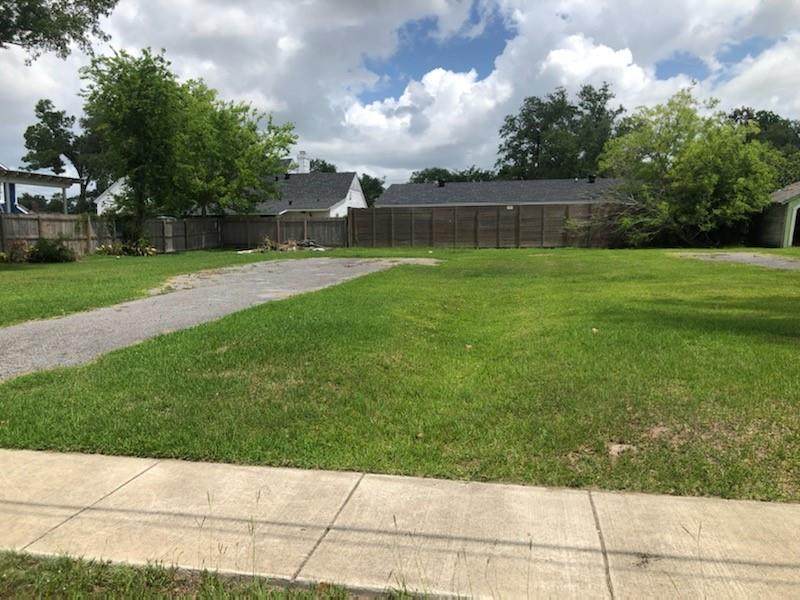 715 Iris Street - Photo 1