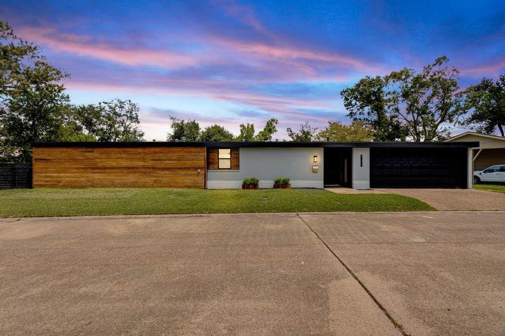 4305 Ashland Street - Photo 1