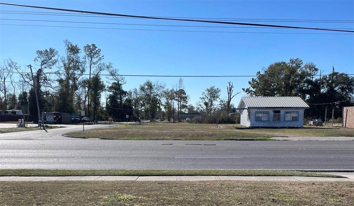 627 Sam Houston Jones Highway - Photo 1