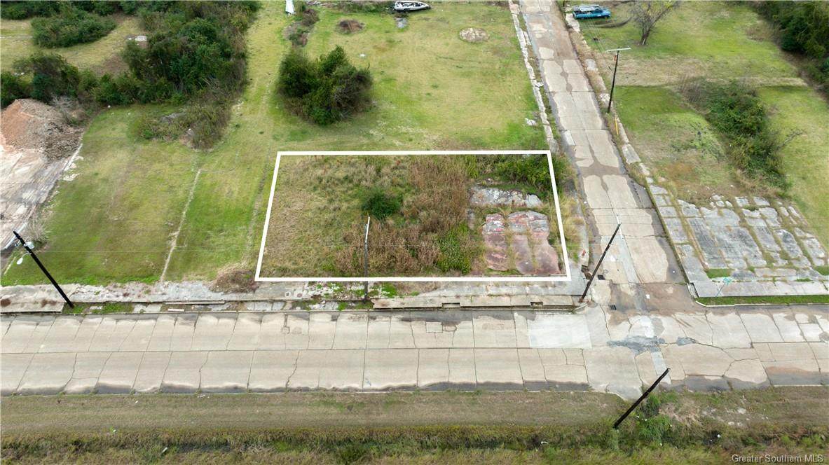 1108 Railroad Avenue - Photo 1