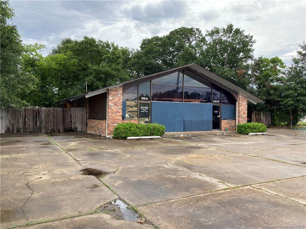 1013 Mcneese Street - Photo 1