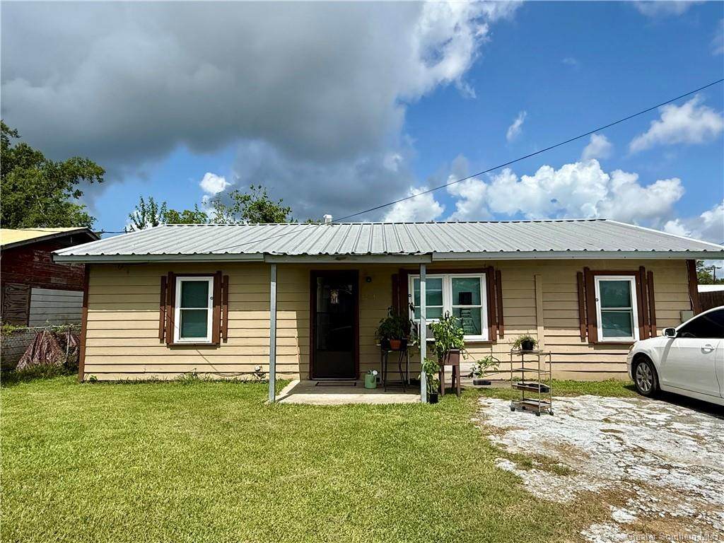 213 Evelyn Street - Photo 1