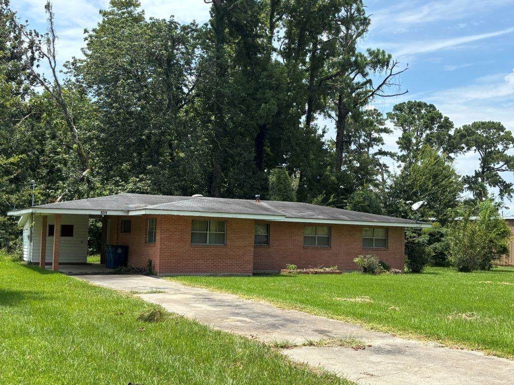 1211 Lake Arthur Avenue - Photo 1