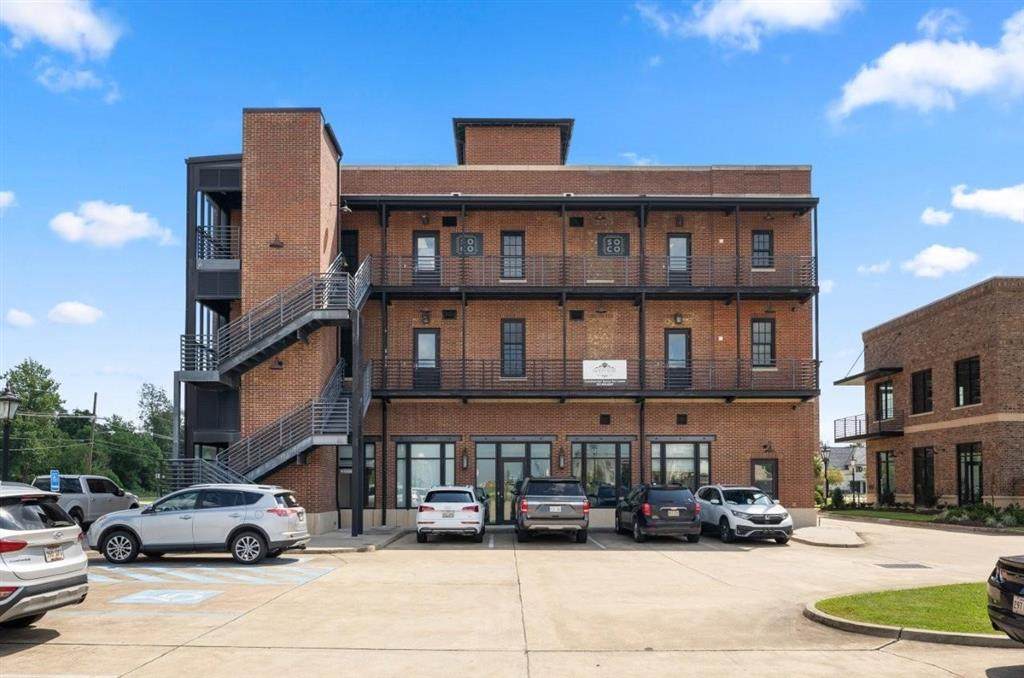 2002 Walnut Street - Photo 1