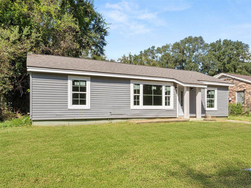 921 Lake Court Drive - Photo 1