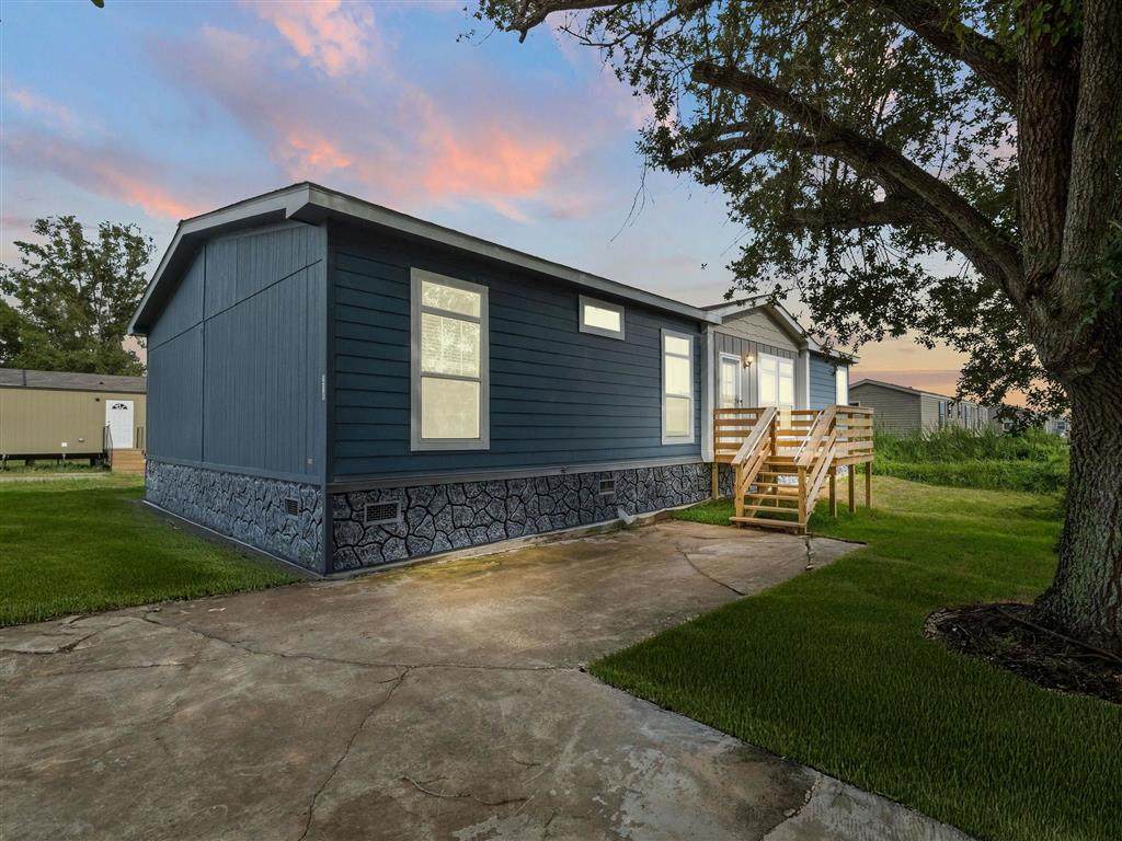 8559 Gulf Hwy - Photo 1