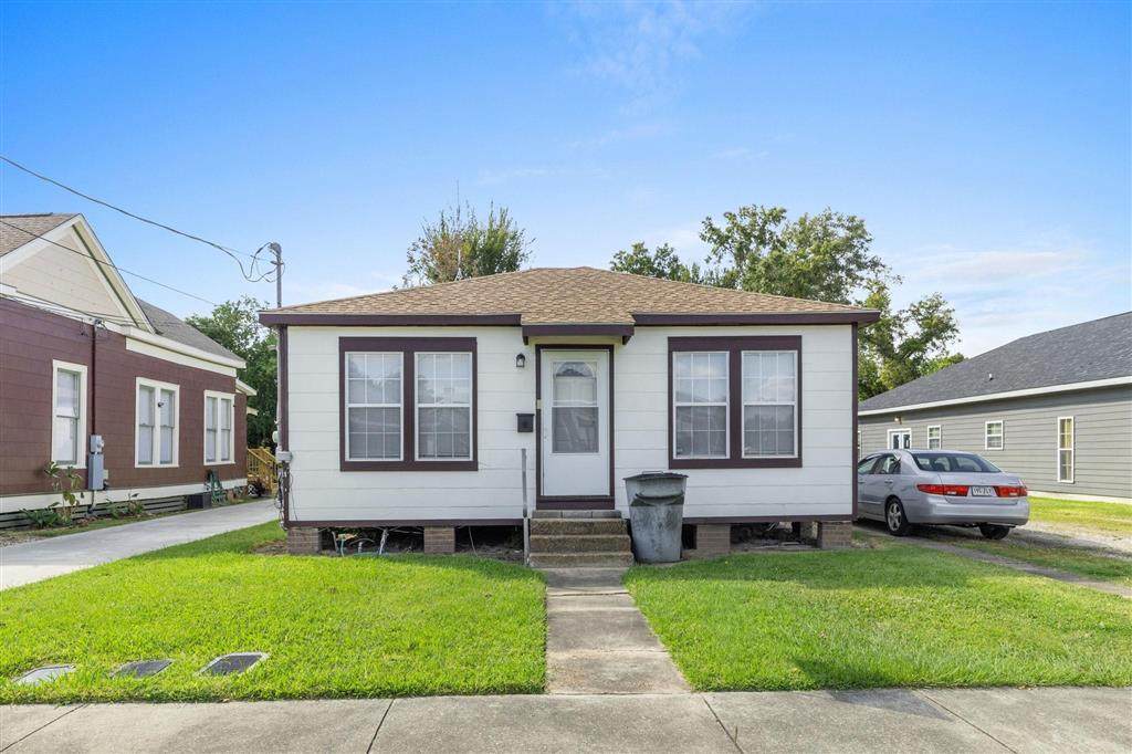 420 Moss Street - Photo 1