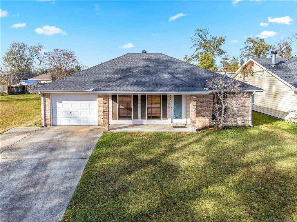 242 Summerwood Drive - Photo 1