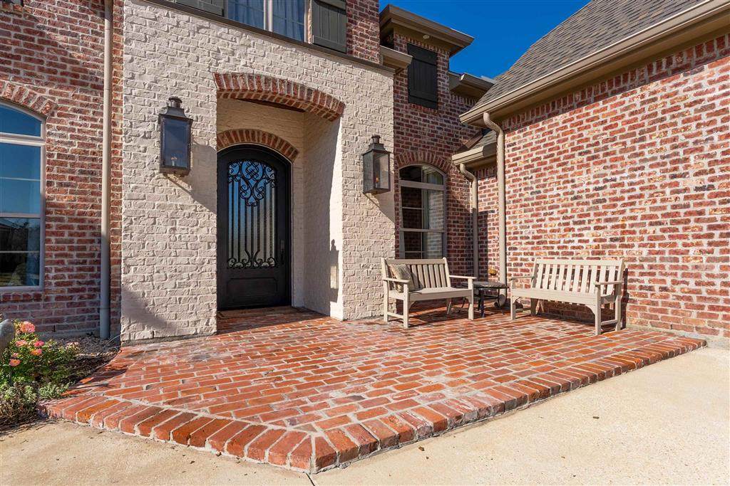 4820 Kingspoint Drive - Photo 1