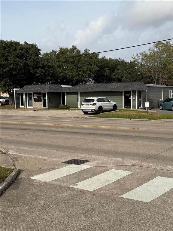1440 Mcneese Street - Photo 1