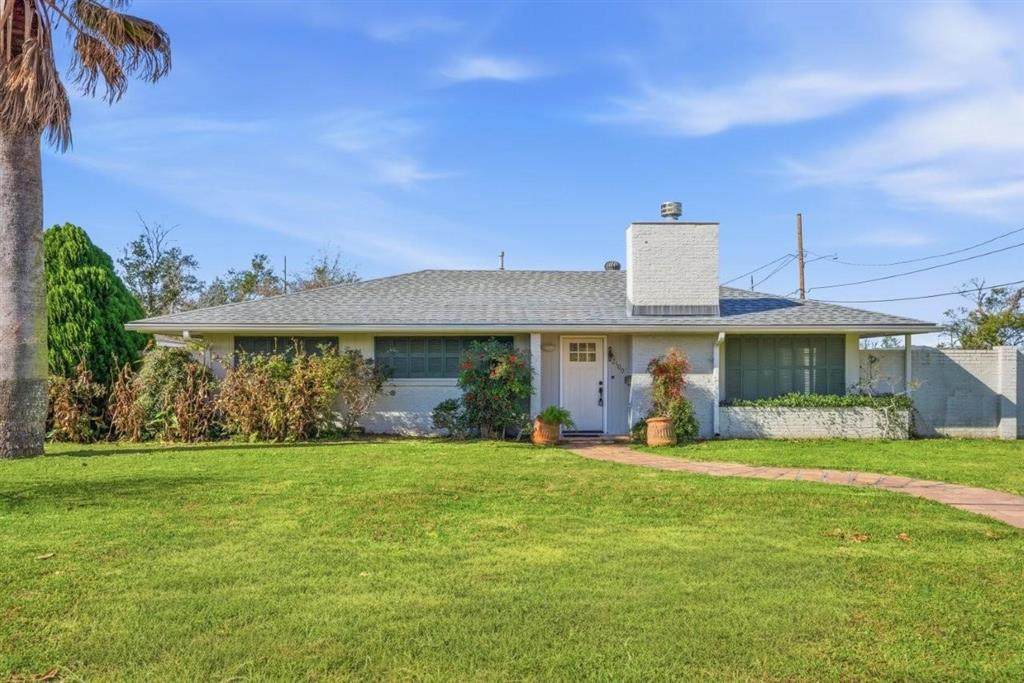 2100 Winnie Street - Photo 1