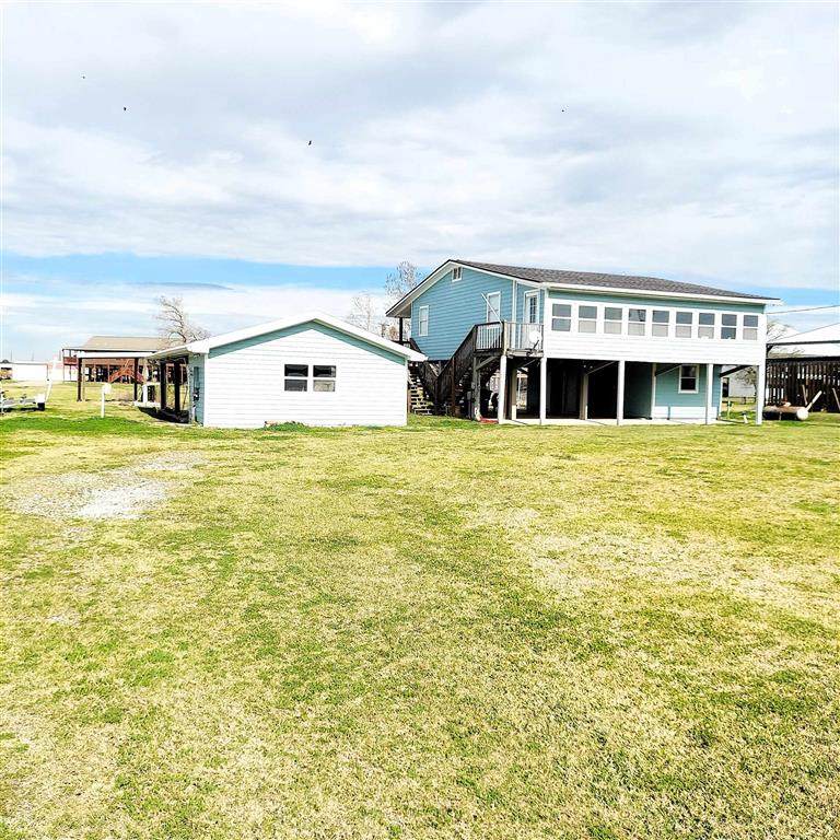 271 Lake Breeze Road - Photo 1