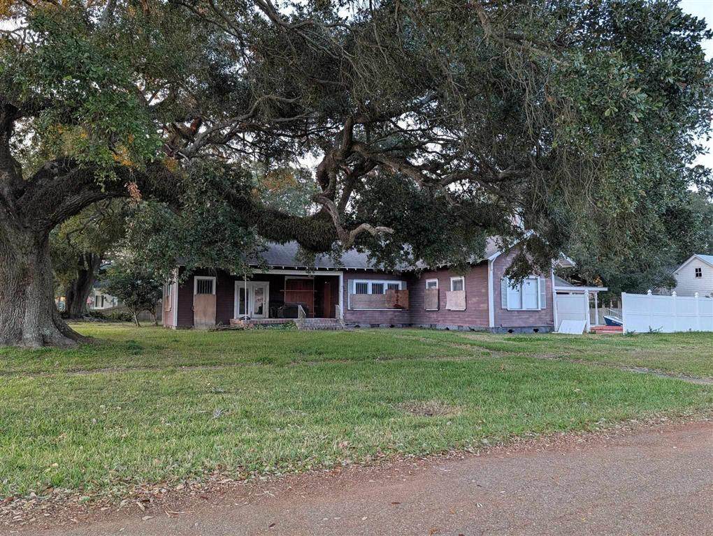 402 Irving Street - Photo 1