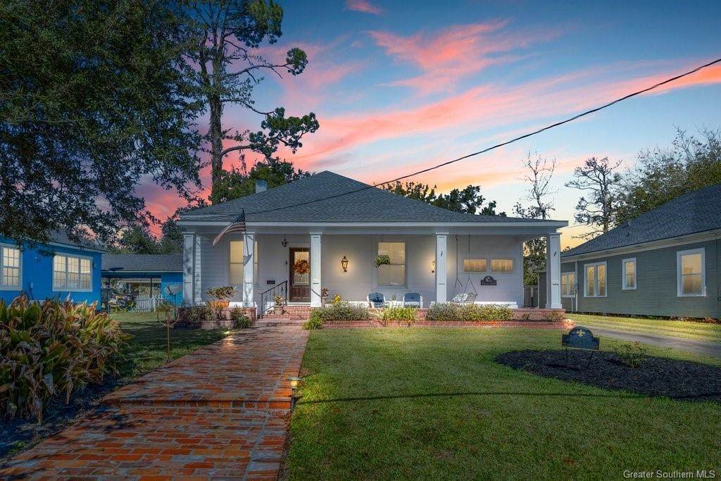 809 Clarence Street - Photo 1