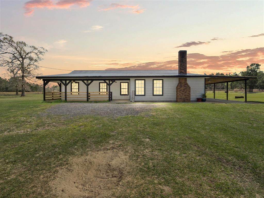 438 Billy Young - Photo 1