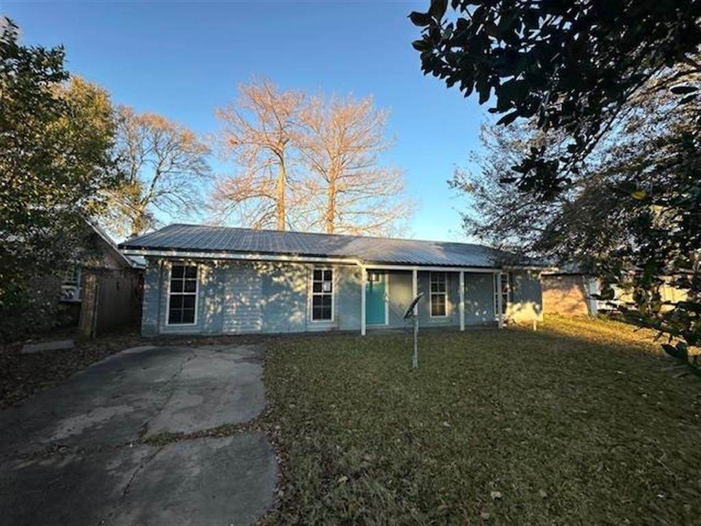 321 Iowa Avenue - Photo 1