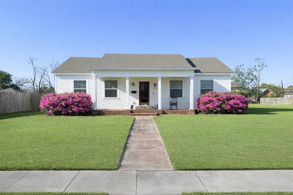 815 10Th Street - Photo 1