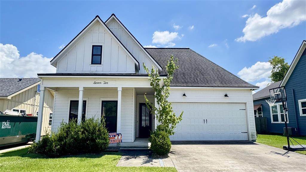 710 Clarence Street - Photo 1