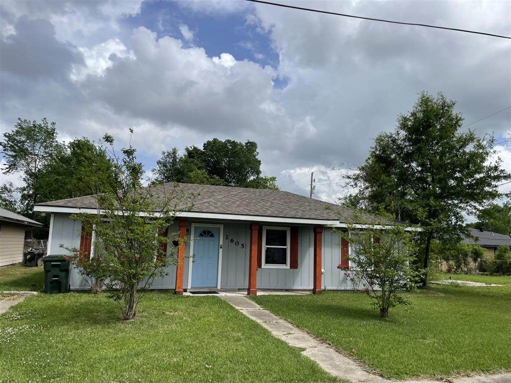 1605 Broadmoor Drive - Photo 1