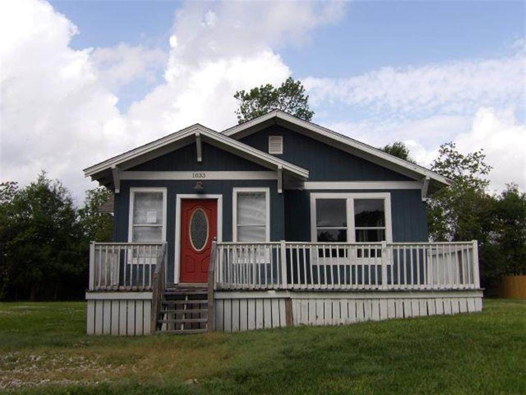 1033 Park Road - Photo 1