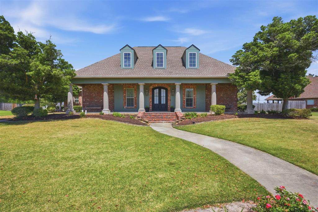 829 Inwood Forest Boulevard - Photo 1