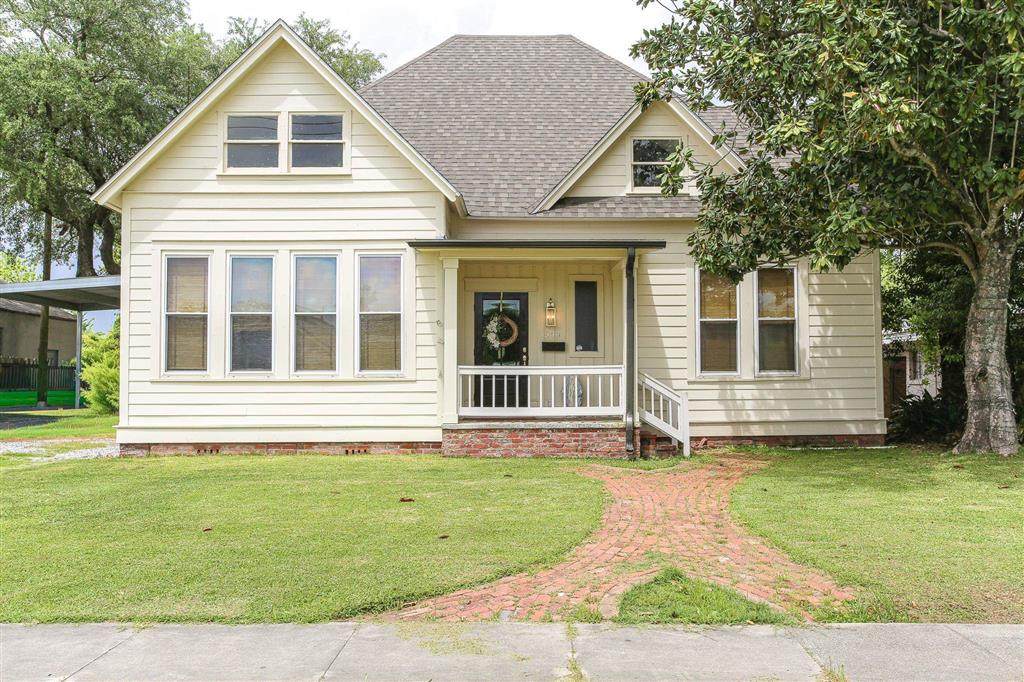 643 7th Street - Photo 1
