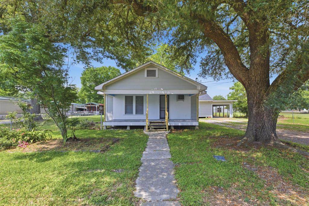 217 15th Street - Photo 1