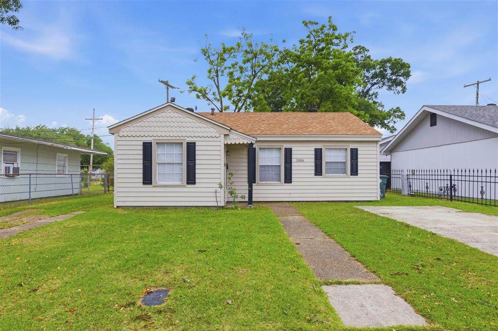 1906 8th Avenue - Photo 1
