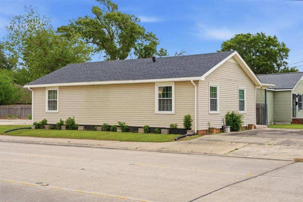 242 West Hale Street - Photo 1