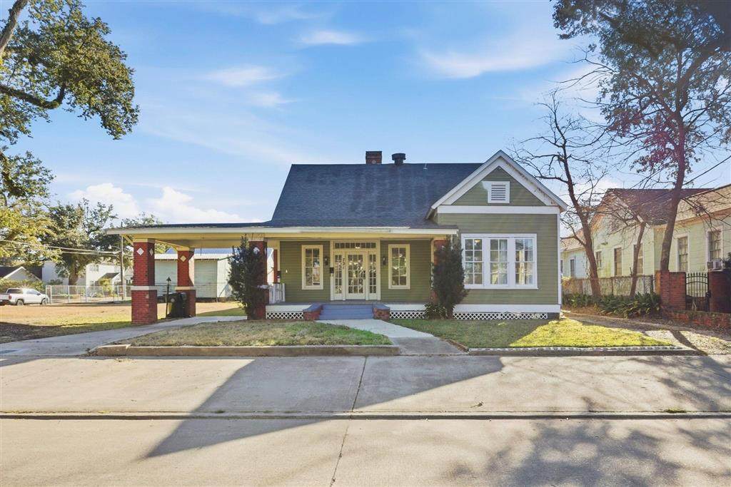 721 Moss Street - Photo 1