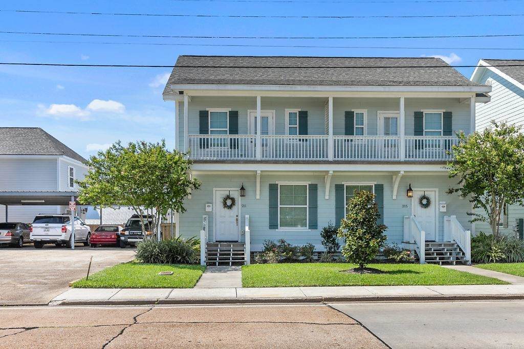 211 Clarence St Street - Photo 1