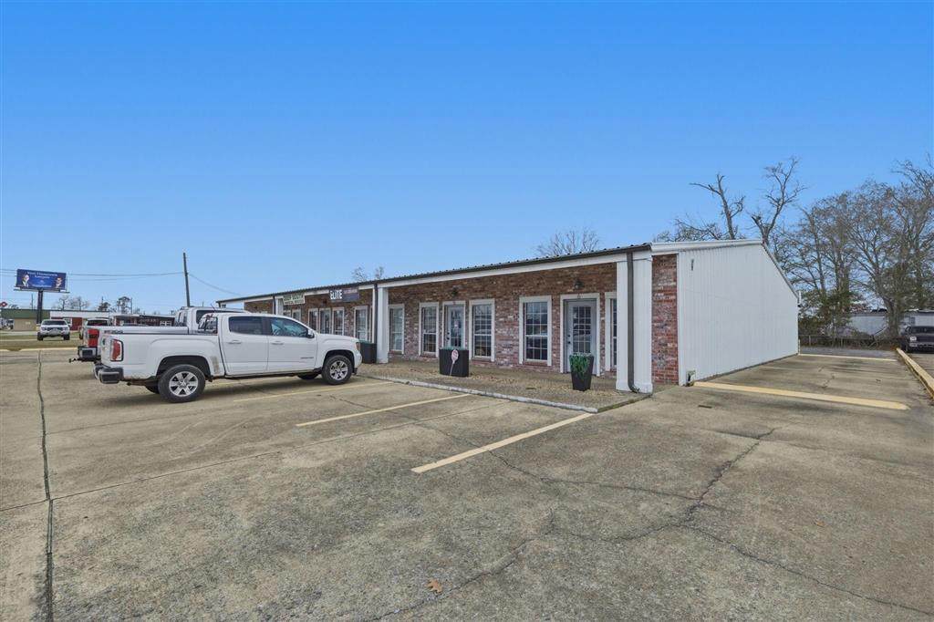 2500 Maplewood Drive - Photo 1