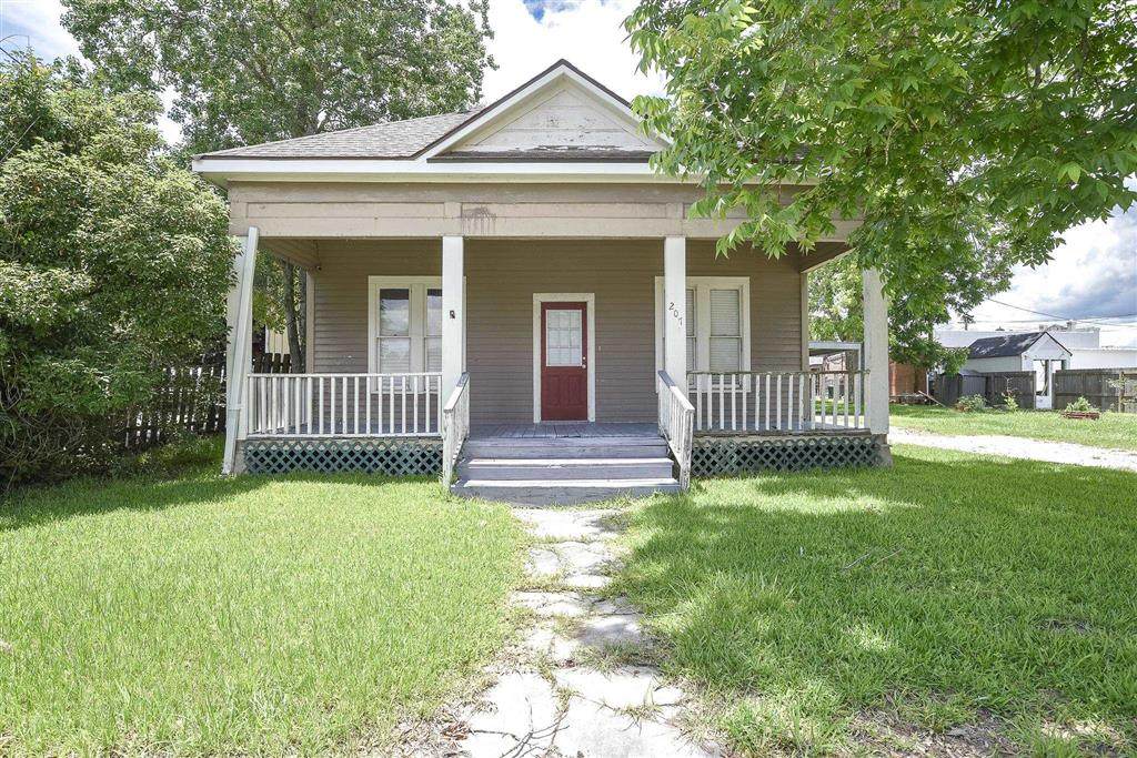 207 Crowley Street - Photo 1