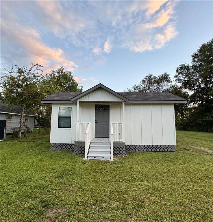 814 18th Street - Photo 1