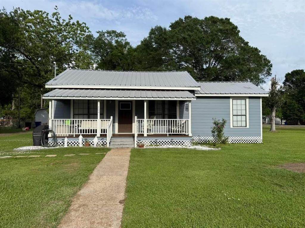 104 10th Street - Photo 1