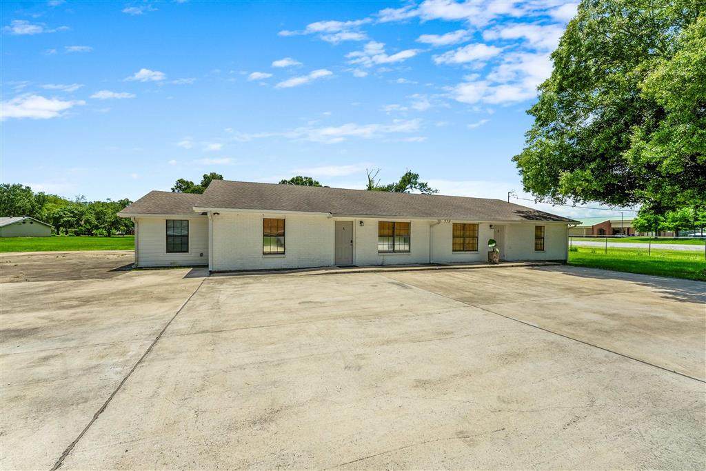528 Currie Drive - Photo 1