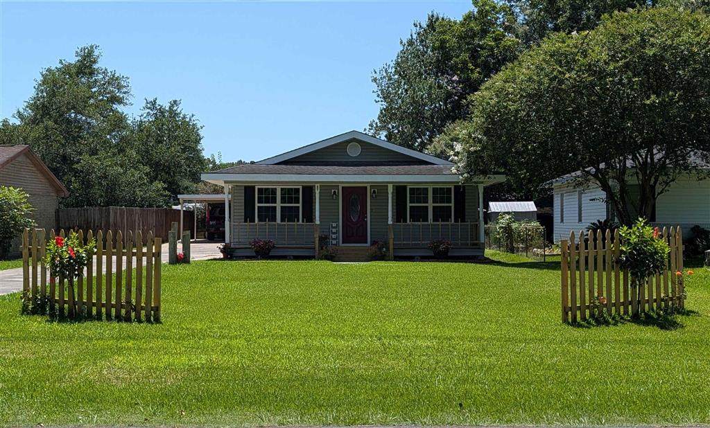623 Louise Street - Photo 1