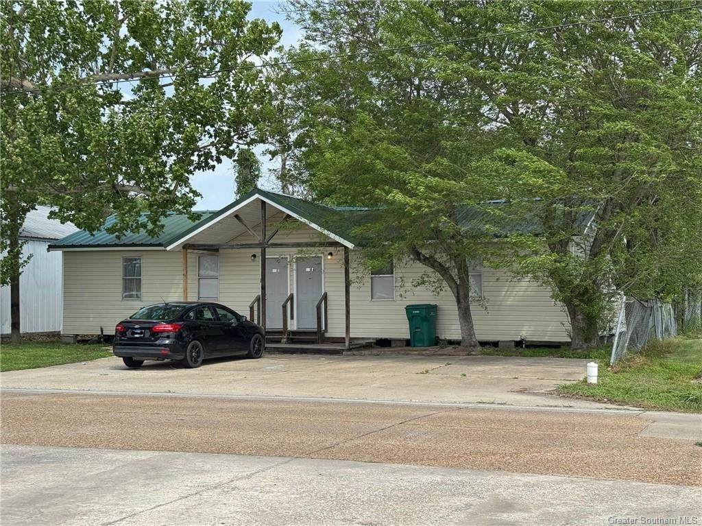 500 Willow Avenue - Photo 1