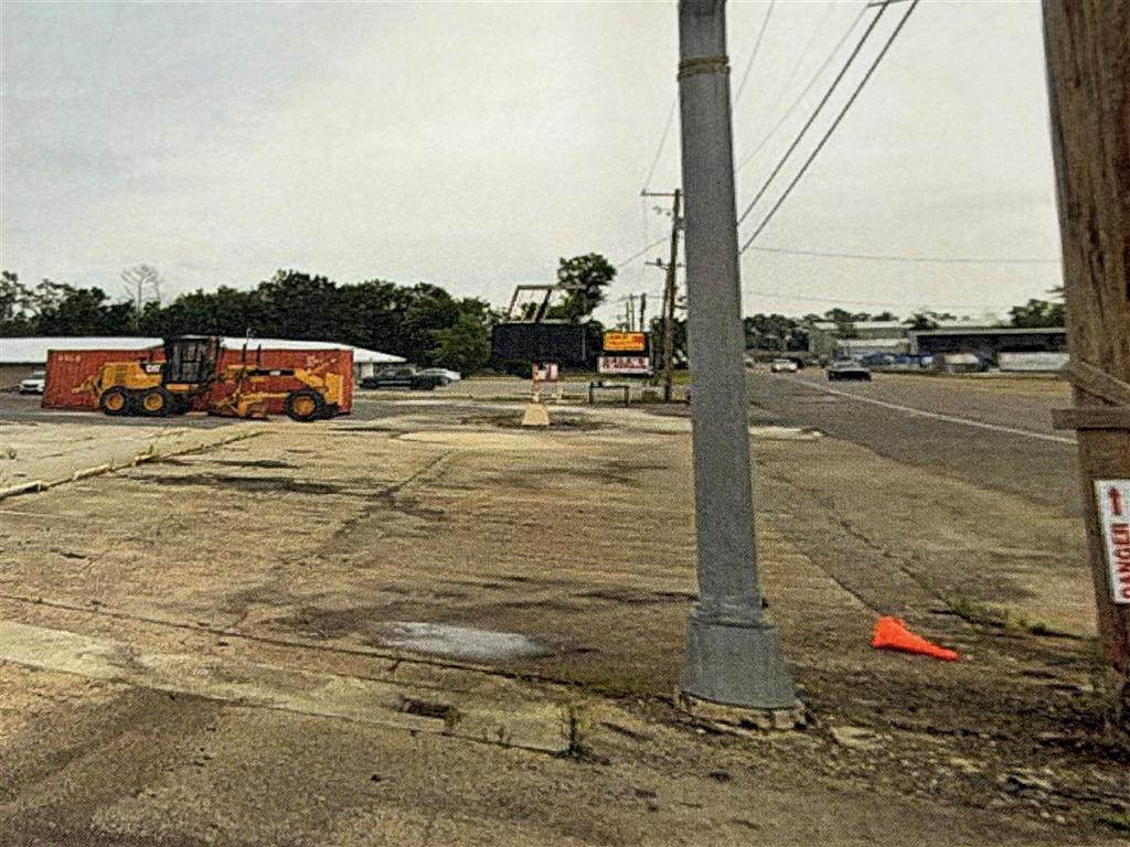 2400 E Napoleon St E, Sulphur, LA 70663