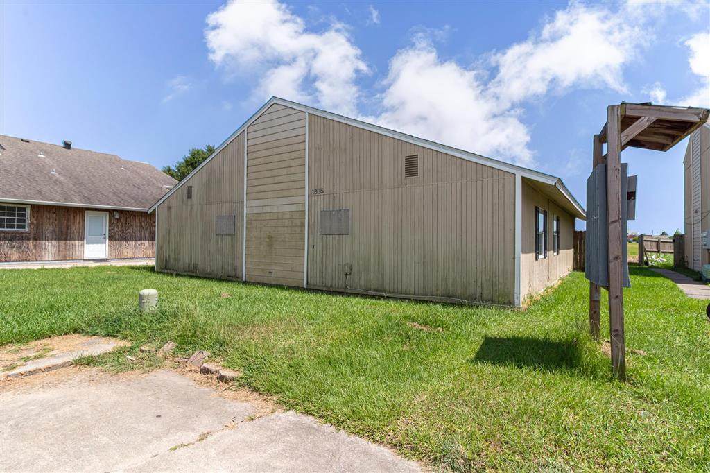 1835 Fox Run Drive - Photo 1