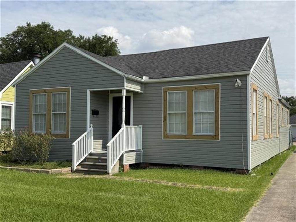 910 9th Street - Photo 1
