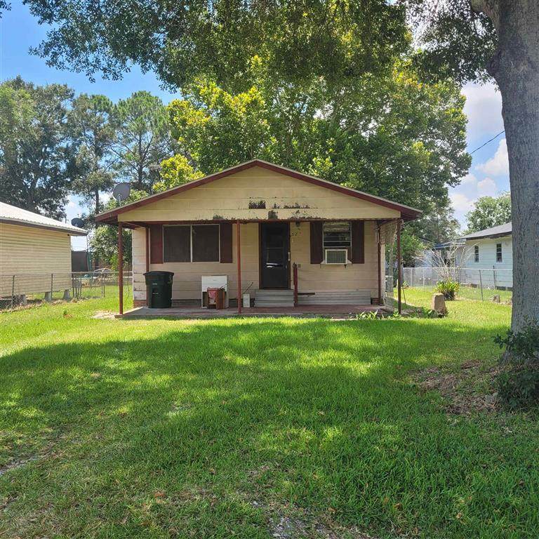 527 Lousiana Avenue - Photo 1