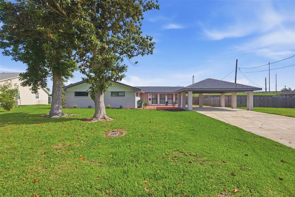 900 Contraband Lane - Photo 1