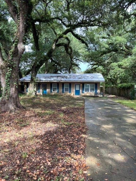 702 Huntington Street - Photo 1