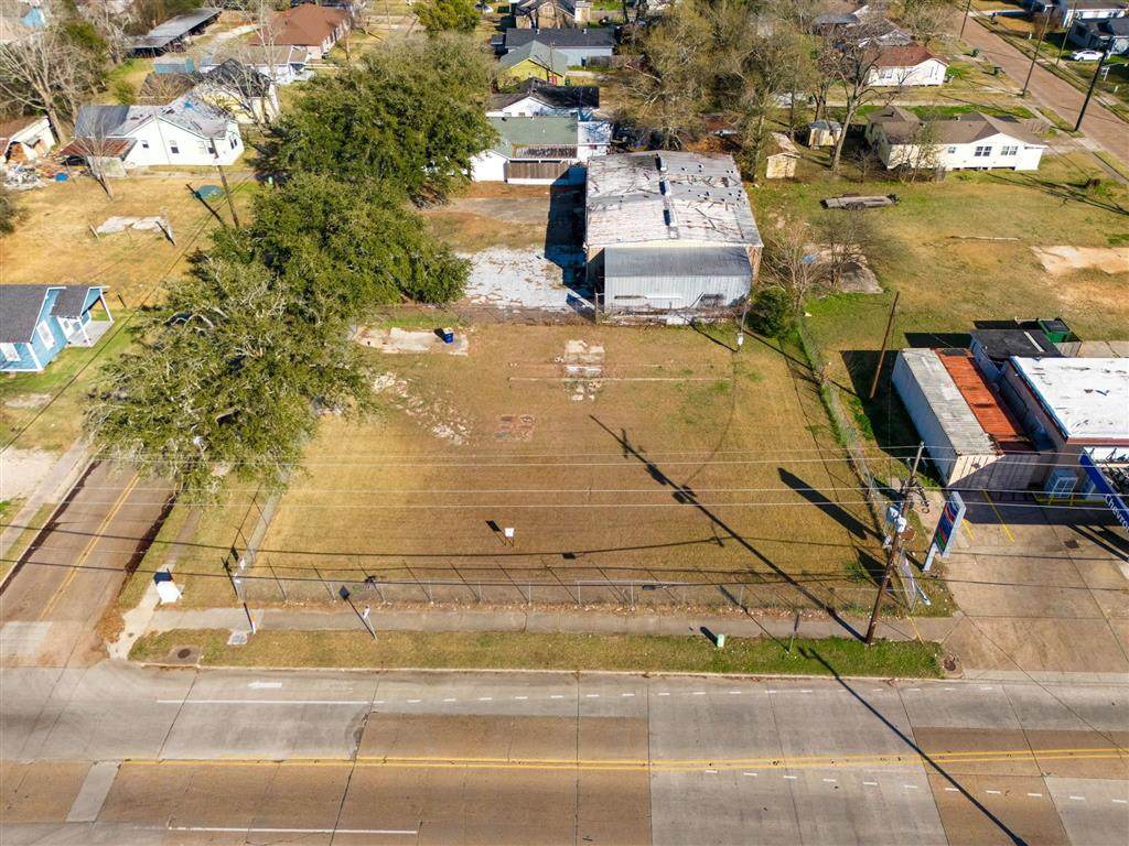 806 17th Street - Photo 1