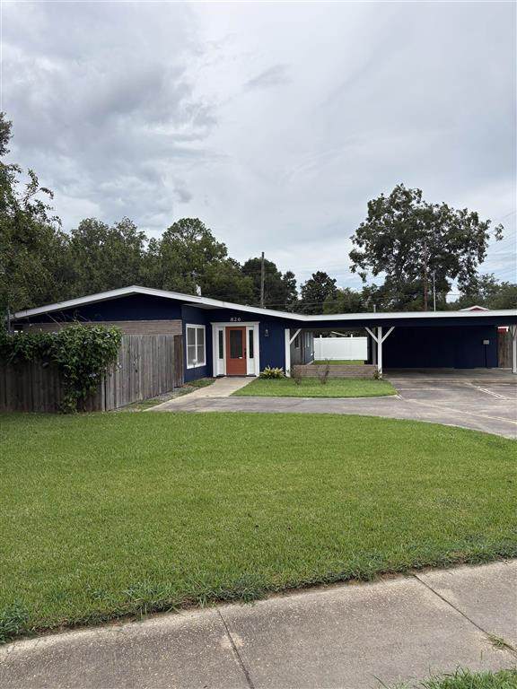 826 Academy Avenue - Photo 1